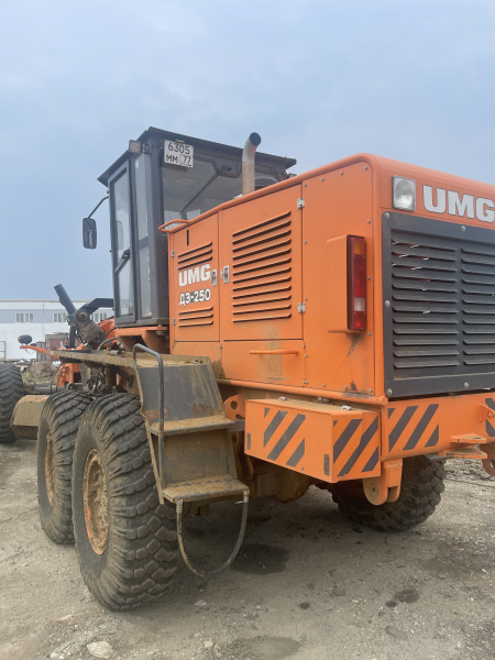 UMG (ЧСДМ) ДЗ-250* Автогрейдер