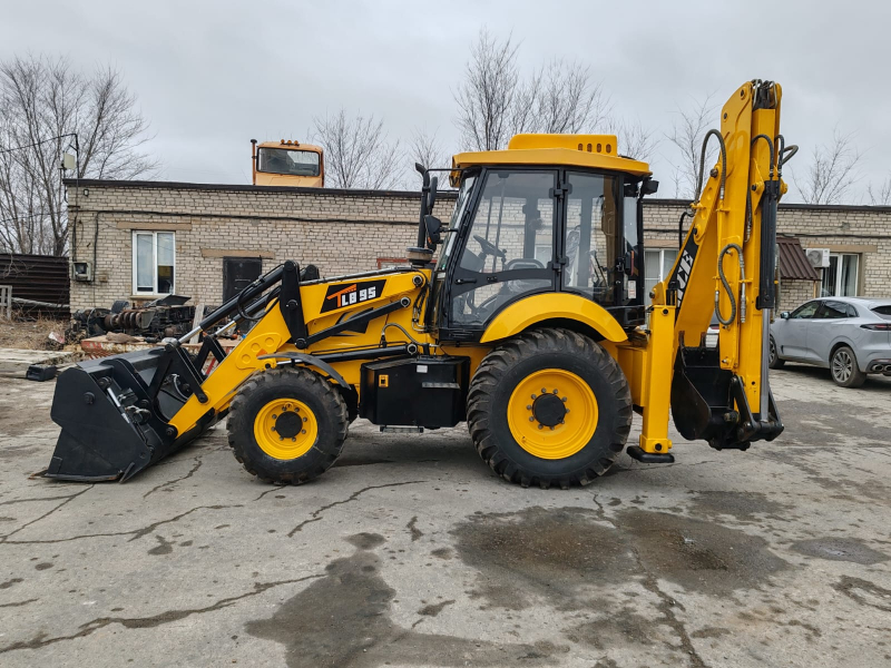 Мозырский машиностроительный завод МУЛ* на базе трактора Беларус 1221 Машина универсальная лесная