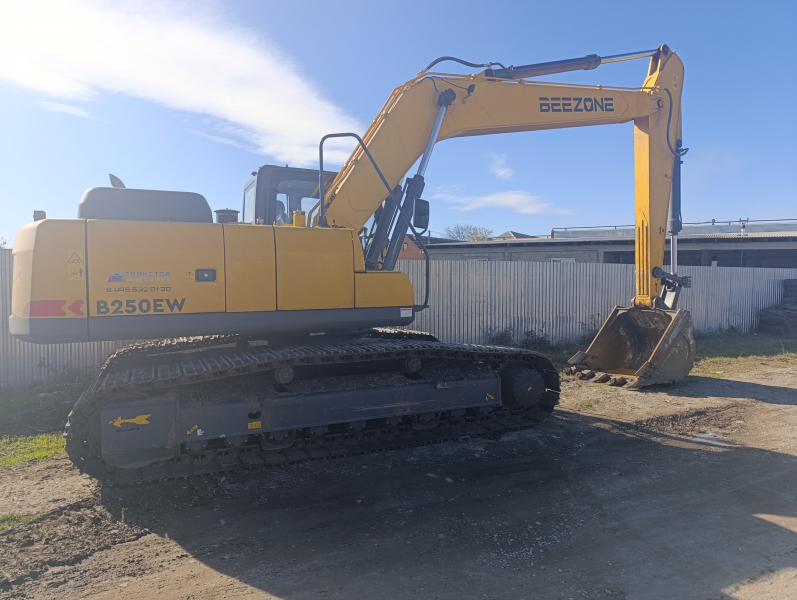 Beezone B250* Экскаватор HV Market