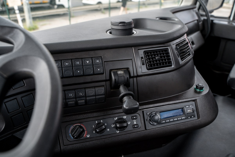 Самосвал 8х4 HONGYAN 430 л.с.