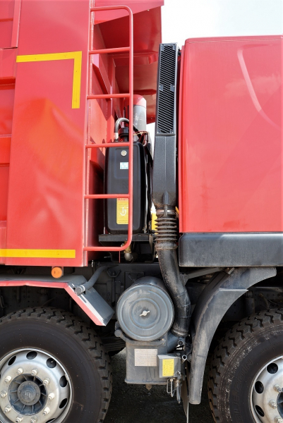 Самосвал 8х4 HONGYAN 430 л.с.