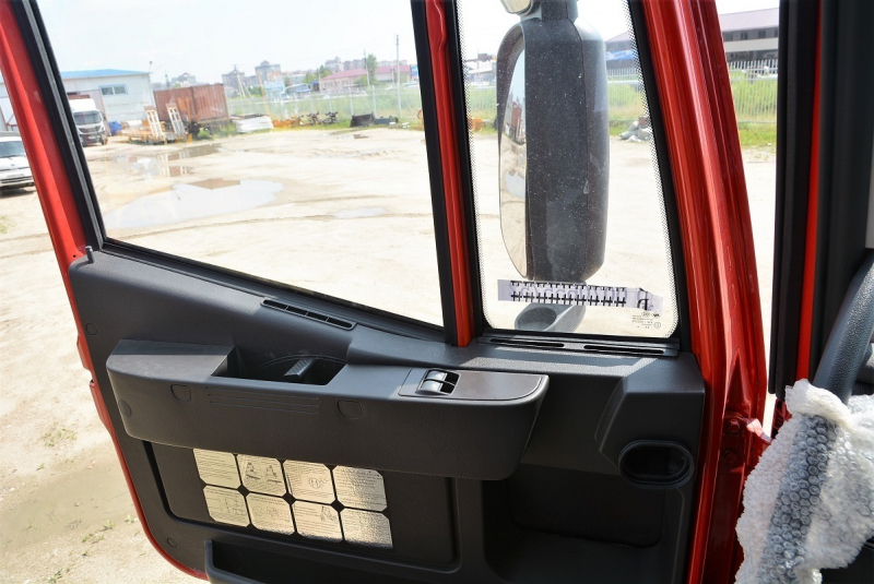 Самосвал 8х4 HONGYAN 430 л.с.